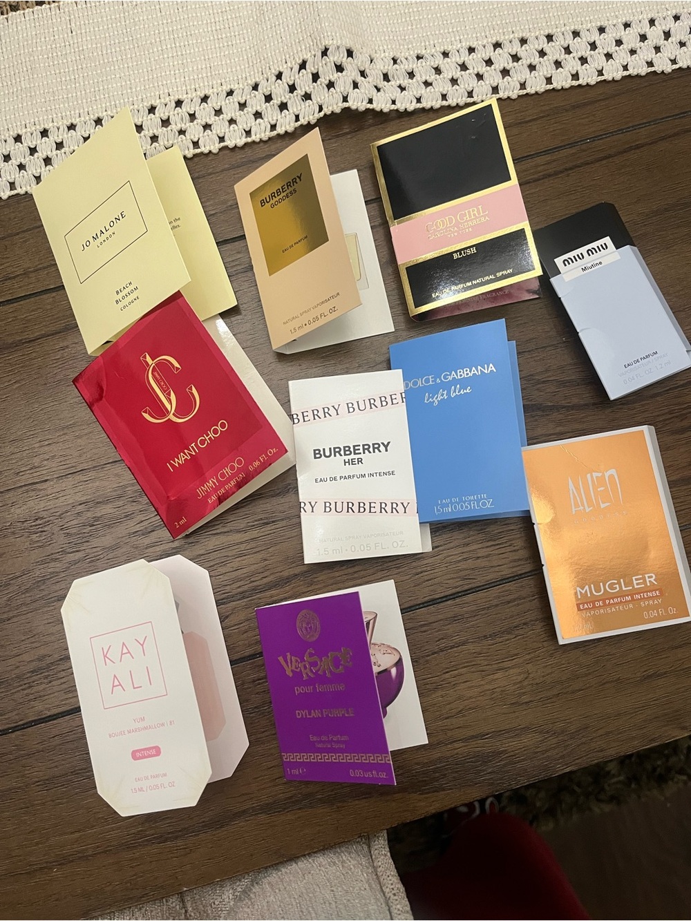 Assorted Designer Women’s Skincare/Sample Pack - Mixed Colors